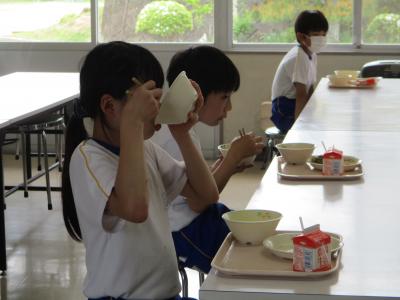 黙食