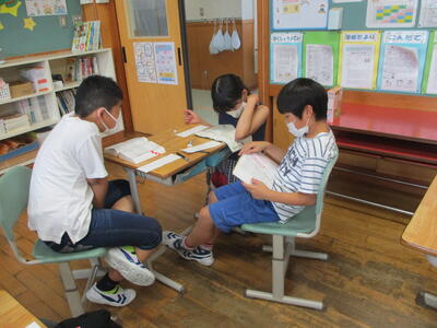 友達と協力して