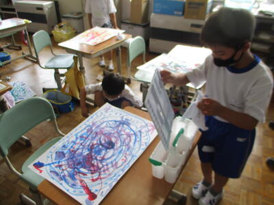 自分の絵の具で描きました